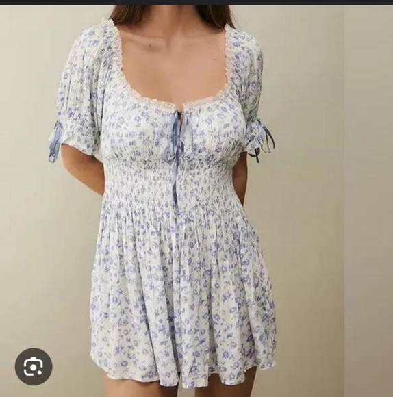 Nordstrom Itsie Ditsy Floral Sweatheart Keyhole Bow Babydoll Neckline Puff Mini - Picture 6 of 6